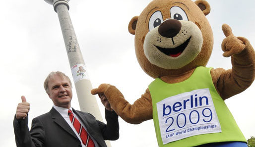 Clemens Prokop mit dem Maskottchen der WM 2009