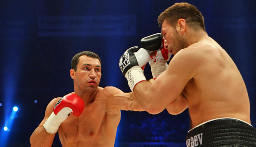 Im vergangenen Juni boxte Ruslan Chagaev (r.) gegen Wladimir Klitschko