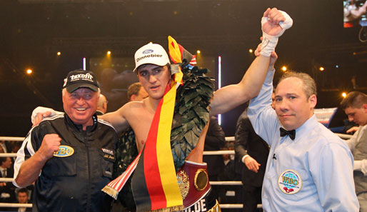 Marco Huck (M.) gewann bislang 28 seiner 29 Kämpfe, 21 davon durch K.O.