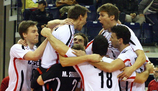 Grund zur Freude für die deutschen Volleyballer: Durch den Sieg erreichten sie die zweite Runde