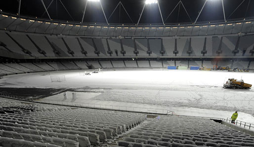 Noch liegt das Olympiastadion London an der Marshgate Lane in Schnee und Eis. Kapazität: 80.000