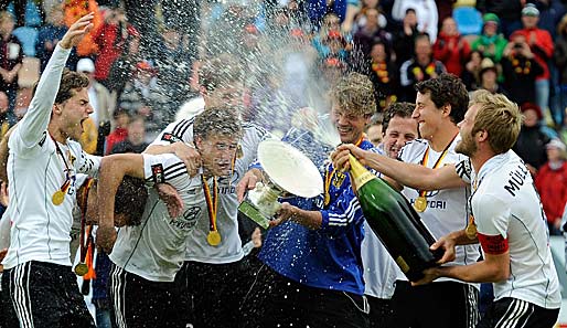 Die deutsche Mannschaft feierte den Triumph bei der EM ausgiebig