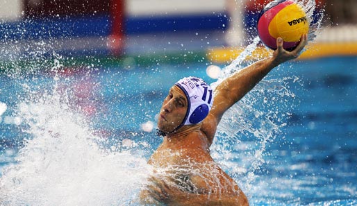 Die serbischen Wasserballer gewannen im EM-Finale knapp mit 9:8 gegen Montenegro