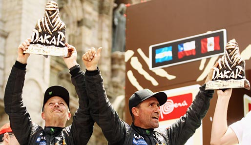 Stephane Peterhansel (r.) gewinnt die Rallye Dakar zum zehnten Mal