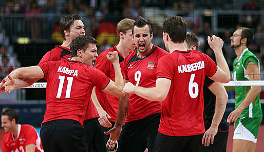 Deutschlands Volleyballer feiern den fünften Sieg im fünften EM-Qualifikationsspiel