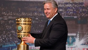 Klaus Wowereit ist nicht nur Fußball-Fan, über Olympische Spiele in Berlin will er die Bürger entscheiden lassen