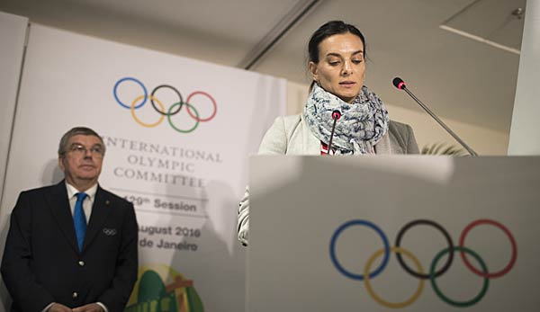 Die russische Athletin Yelena Isinbayeva spricht vor dem IOC bei den Olympischen Spielen in Rio 2016