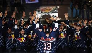APRIL: Wir bleiben im Eishockey: Red Bull München verteidigt seinen Titel erfolgreich. Der EHC gewinnt das fünfte Finalspiel gegen die Grizzlys Wolfsburg mit 4:0 und entscheidet die Serie mit 4:1 Siegen für sich. Chapeau!