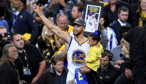Die Golden State Warriors holen ihren fünften Titel in der NBA. Das Team um die Superstars Kevin Durant und Stephen Curry gewinnt das fünfte Finalspiel gegen Titelverteidiger Cleveland Cavaliers und entscheidet die best-of-seven-Serie mit 4:1 für sich