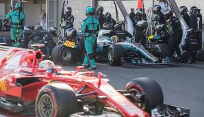 Sebastian Vettel sorgt mit einem Rammstoß gegen Lewis Hamilton während des Großen Preises von Aserbaidschan für einen der größten Formel-1-Skandale der Geschichte. In einem turbulenten Rennen gewinnt übrigens überraschend Daniel Ricciardo
