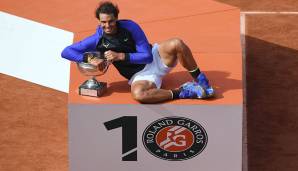 JUNI: Sandplatz-König Rafael Nadal gewinnt zum zehnten Mal die French Open. Der Spanier bezwingt im Finale Stan Wawrinka in nur zwei Stunden mit 6:2, 6:3, 6:1 und bleibt im kompletten Turnier ohne Satzverlust. Eine historische Leistung