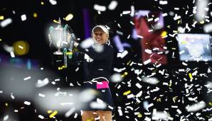 Caroline Wozniacki gewinnt zum ersten Mal das WTA-Finale der besten acht Spielerinnen. Die Weltranglistensechste aus Dänemark setzt sich im Endspiel der inoffiziellen WM in Singapur mit 6:4, 6:4 gegen Altmeisterin Venus Williams durch