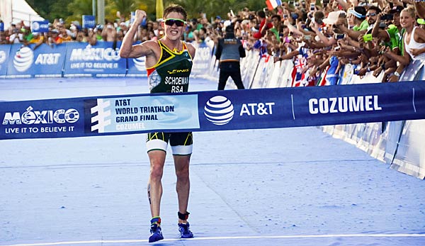 Henri Schoeman gewinnt einen Triathlon in Cozumel, Mexiko