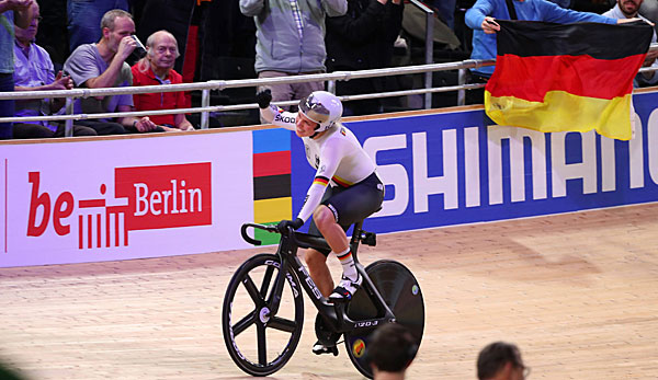 Emma Hinze ist in Berlin zu Sprint-Gold gestürmt.