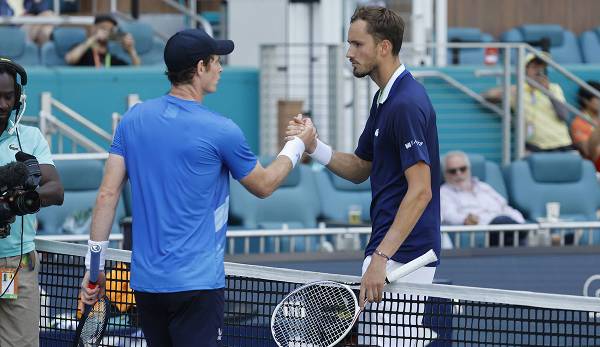 Daniil Medwedew besiegt Andy Murray.