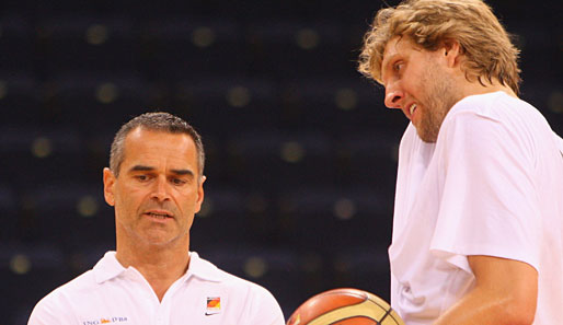 Dirk Bauermann hofft auf einen Einsatz von Deutschlands Vorzeige-Basketballer Dirk Nowitzki