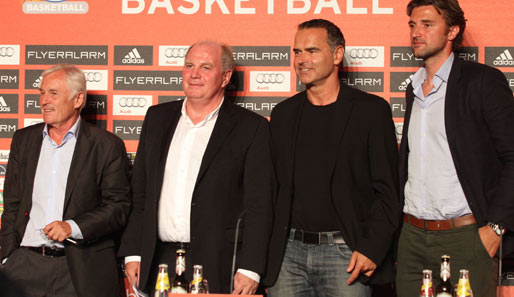 Im August noch vereint: Marko Pesic. Dirk Bauermann, Uli Hoeneß, Bernd Rauch (v.r.)