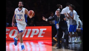 Israel bringt den Ball, Italien-Coach Simone Pianigiani will ihn via Hypnose an sich reißen