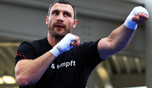 Witali Klitschko präsentiert den Fans seine Vorbereitung auf den Fight gegen Albert Sosnowski