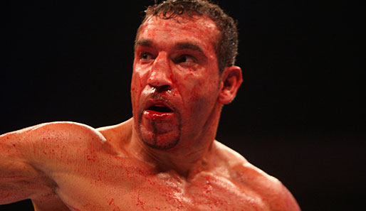 Firat Arslan musste nach der TKO-Niederlage gegen Guillermo Jones 2008 ins Krankenhaus
