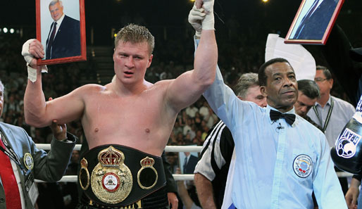 Alexander Powetkin gewann den WBA-Schwergewichts-Titel im Kampf im August 2011