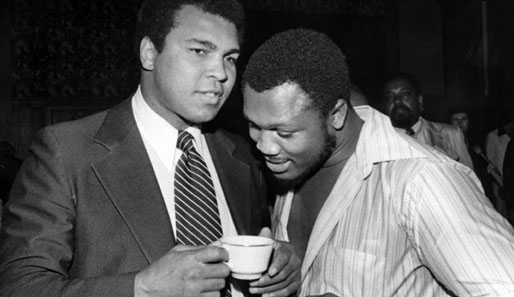 Joe Frazier (r.) war in seiner aktiven Zeit der erbittertste Rivale von Muhammad Ali