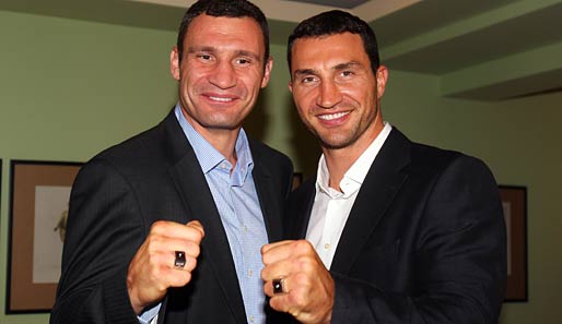Wadimir Klitschko (r.) gewann bei der Wahl zum "Boxer des Jahres", Bruder Witali wurde Dritter