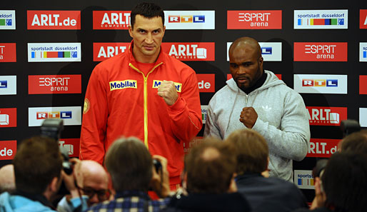 Wladimir Klitschko (l.) hat großen Respekt vor seinem nächsten Kontrahenten Jean-Marc Mormeck