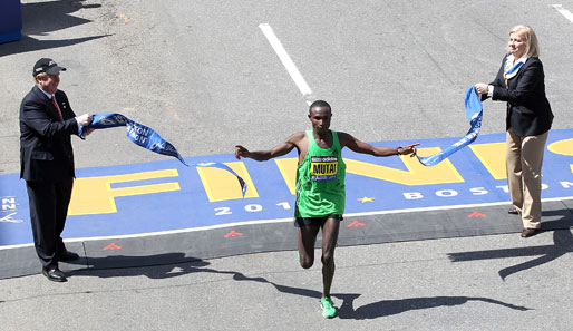 Geoffrey Mutai hat beim 115. Boston-Marathon den Weltrekord von Haile Gebrselassie pulverisiert