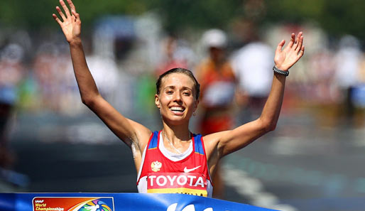 Olga Kaniskina freut sich bei der Leichtathletik-WM in Daegue über ihre Gold-Medaille im Gehen