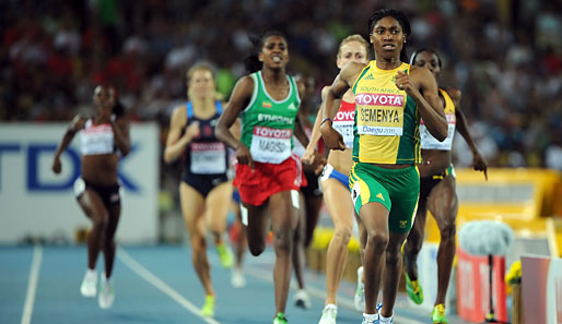 Die Südafrikanerin Caster Semenya ist über die 800 Meter souverän ins Finale gelaufen