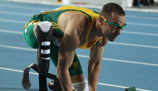 Oscar Pistorius bekommt die Silber-Medaille für den zweiten Platz von Südafrika