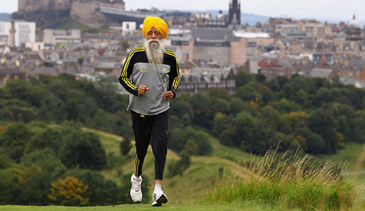 Unglaublich: Mit 100 Jahren lief Fauja Singh 42,195 Kilometer in 8:25:16 Stunden