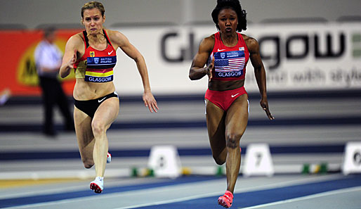 Verena Sailer (l.) ließ Staffel-Weltrekordlerin Carmelita Jeter aus den USA hinter sich