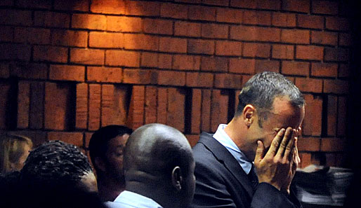 Pistorius wurde am Freitag dem Gericht vorgeführt - dabei brach er in Tränen aus