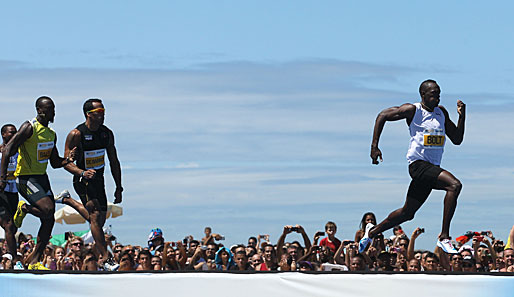 Usain Bolt ist der schnellste Mensch der Welt - und er weiß auch, wie man Stärke demonstriert