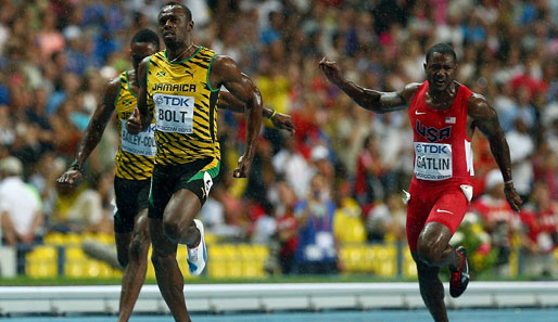 Usain Bolt (l.) lief auch im Regen von Moskau der Konkurrenz davon