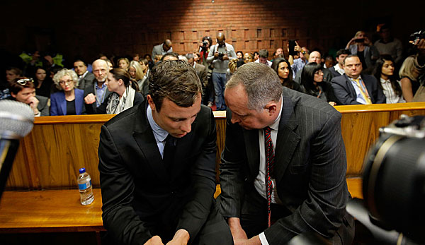 Oscar Pistorius wird beschuldigt, seine Freundin mit Absicht erschossen zu haben