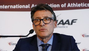 Sebastian Coe auf einer Pressekonferenz des IAAF