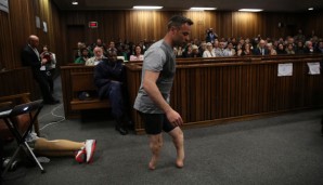 Oscar Pistorius ging ohne Prothesen durch den Gerichtssaal
