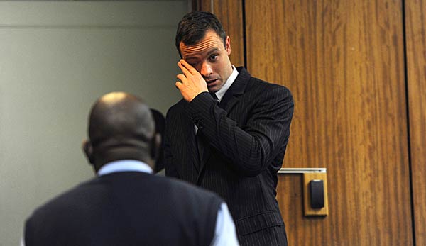 Oscar Pistorius nach dem Urteil vor Gericht unter Tränen