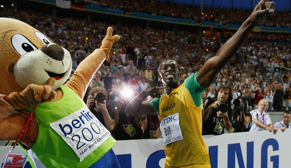 Usain Bolt mit Maskottchen Berlino.