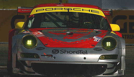 Der GT2 Porsche 911 GTR von Jörg Bergmeister und Patrick Long