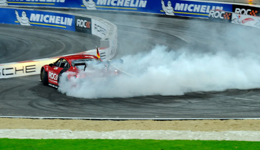 Sebastian Vettel verlor sein Final-Rennen, doch Michael Schumacher siegte im Entscheidungsrennen