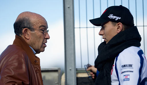 Carmelo Ezpeleta (l.) gilt als der Bernie Ecclestone der MotoGP