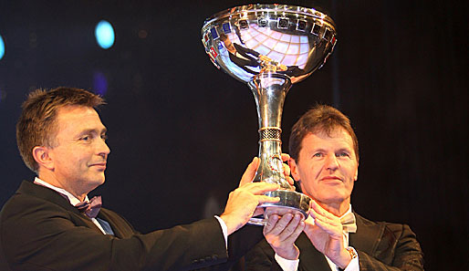 Jost Capito (l.) bei der Präsentation der "FIA World Rally Championship Manufacturers Trophy" 2006