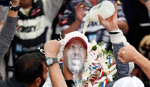 Seit 1956 bekommt der Sieger in Indianapolis ein Glas Milch - Tony Kanaan ist keine Ausnahme