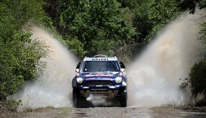 Nasser Al-Attiyah fährt seinem Sieg bei der Dakar-Rallye entgegen