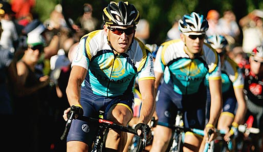Lance Armstrong (l.) belegte beim Auftaktkriterium der Tour Down Under Platz 64