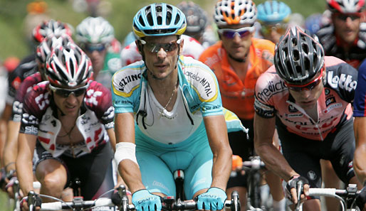 Andreas Klöden (Mitte) hat seine Führung bei der Tirreno-Adriatico vor der Schlussetappe eingebüßt